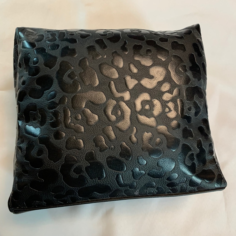 Betsey Johnson Black on Black Large Capacity Make Up / Travel Storage Bag! - Picture 2 of 9